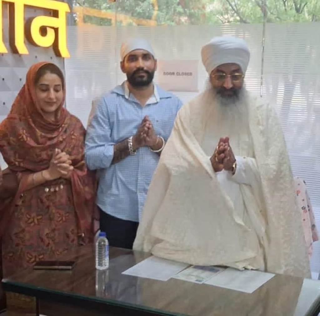 महंत संत गुरचरण सिंह रोड़ेवाल साहिब ने रक्तदाताओं को सम्मानित किया